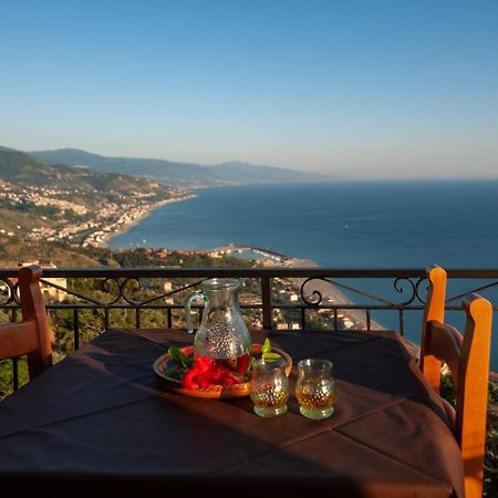 Azienda Agrituristica Le Terre Di San Leonardo Четраро Екстер'єр фото