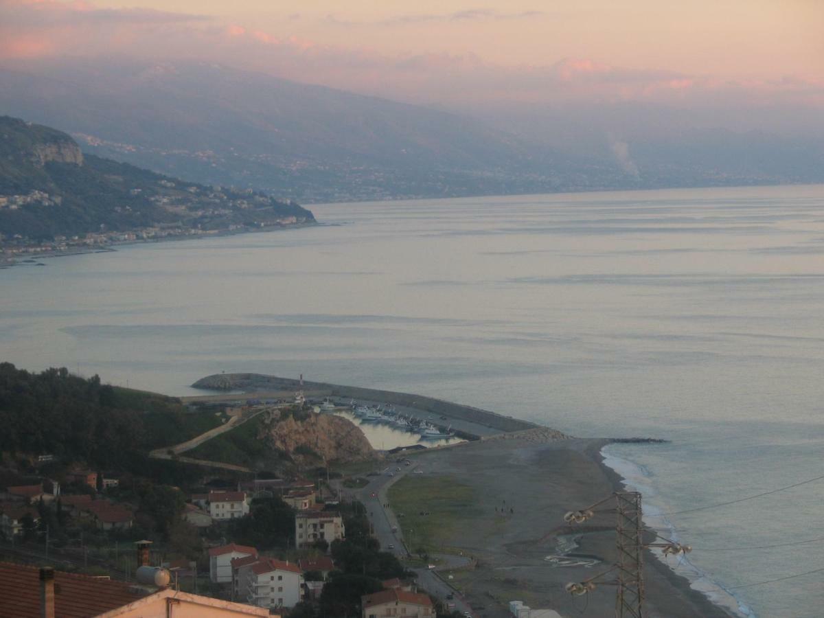 Azienda Agrituristica Le Terre Di San Leonardo Четраро Екстер'єр фото