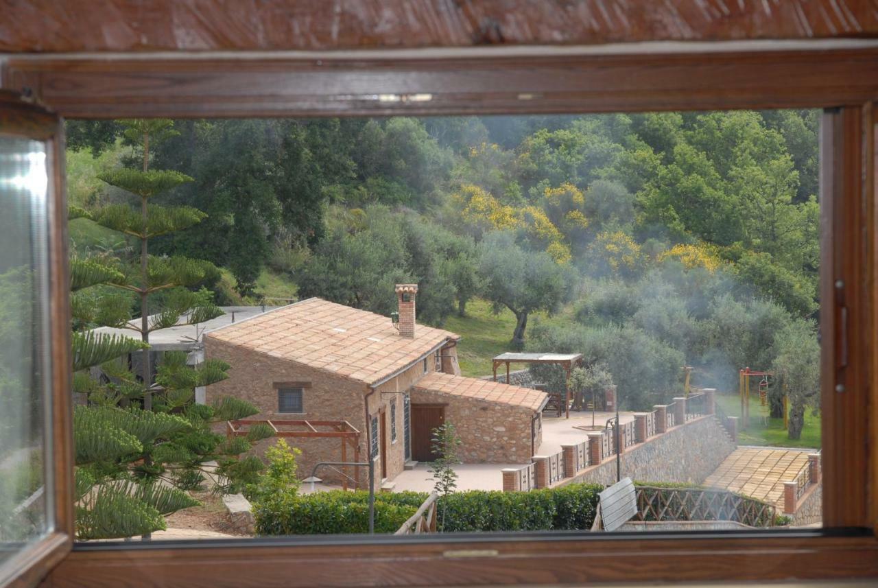 Azienda Agrituristica Le Terre Di San Leonardo Четраро Екстер'єр фото